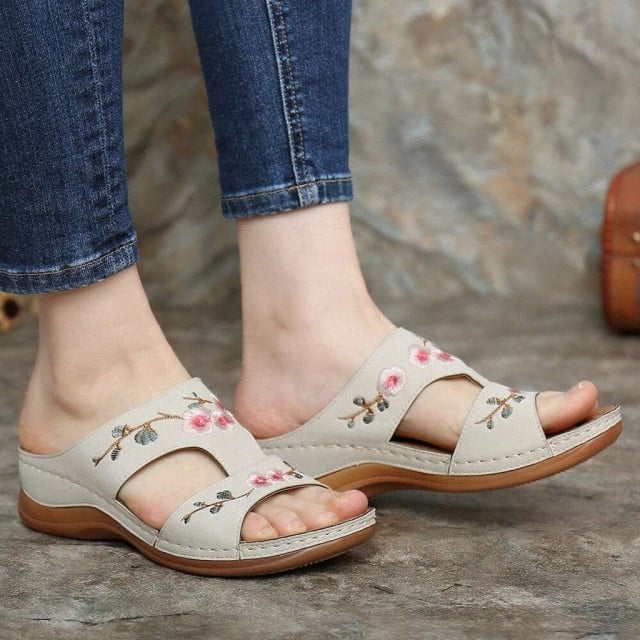 SolaShoes™ - Flower Embroidered Vintage Sandals - Cartnoova